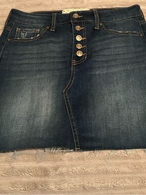 Women’s Dark Wash Button-Front Denim Skirt